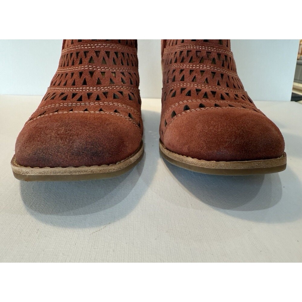 Sofft Bristow Boot Women's Size 8.5 Coral Red Suede Distressed Perforated Bootie - Picture 8 of 12